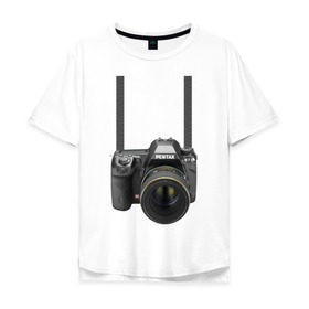 Мужская футболка хлопок Oversize с принтом Фотоаппарат на шее в Тюмени, 100% хлопок | свободный крой, круглый ворот, “спинка” длиннее передней части | Тематика изображения на принте: прикольные | рисунок | турист | фотоаппарат