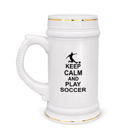 Кружка пивная с принтом Keep calm and play soccer в Тюмени,  керамика (Материал выдерживает высокую температуру, стоит избегать резкого перепада температур) |  объем 630 мл | 