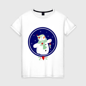 Женская футболка хлопок с принтом Снеговик в Тюмени, 100% хлопок | прямой крой, круглый вырез горловины, длина до линии бедер, слегка спущенное плечо | новый год | праздник | снег | снеговик | снежинки | холод | шапки