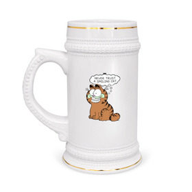Кружка пивная с принтом Garfield Smiling Cat в Тюмени,  керамика (Материал выдерживает высокую температуру, стоит избегать резкого перепада температур) |  объем 630 мл | Тематика изображения на принте: garfield smiling cat гарфилд кот