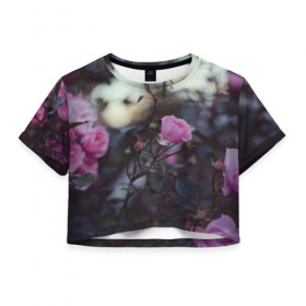 Женская футболка 3D укороченная с принтом Цветы в Тюмени, 100% полиэстер | круглая горловина, длина футболки до линии талии, рукава с отворотами | лепестки | прикольные | природа | розовые | розы