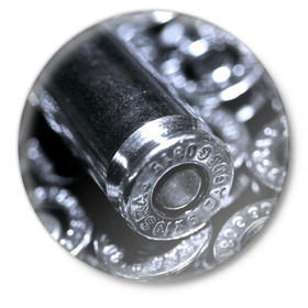 Значок с принтом Гильзы в Тюмени,  металл | круглая форма, металлическая застежка в виде булавки | война | гильза | патрон | пистолет | пуля | стрельба