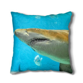 Подушка 3D с принтом Тигровая акула в Тюмени, наволочка – 100% полиэстер, наполнитель – холлофайбер (легкий наполнитель, не вызывает аллергию). | состоит из подушки и наволочки. Наволочка на молнии, легко снимается для стирки | голубое море | океан | рыба