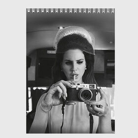 Скетчбук с принтом Lana Del Rey в Тюмени, 100% бумага
 | 48 листов, плотность листов — 100 г/м2, плотность картонной обложки — 250 г/м2. Листы скреплены сверху удобной пружинной спиралью | lana del rey | лана дель рей
