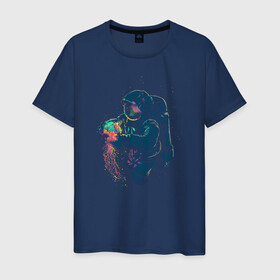 Мужская футболка хлопок с принтом Космическая медуза в Тюмени, 100% хлопок | прямой крой, круглый вырез горловины, длина до линии бедер, слегка спущенное плечо. | Тематика изображения на принте: астронавт | космонавт | космос | краски | медуза | невесомость | свет. отражение. тело | скафандр | фантастика | цвета | чудеса