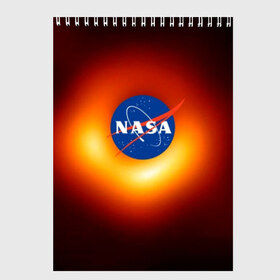 Скетчбук с принтом Черная дыра NASA в Тюмени, 100% бумага
 | 48 листов, плотность листов — 100 г/м2, плотность картонной обложки — 250 г/м2. Листы скреплены сверху удобной пружинной спиралью | nasa | астрономия | горизонт событий | космос | наса | черная дыра