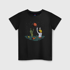Детская футболка хлопок с принтом Космонавт и пришелец играют в Тюмени, 100% хлопок | круглый вырез горловины, полуприлегающий силуэт, длина до линии бедер | alien | aliens | astronaut | beach | cosmonaut | planet | planets | playing | plays | space | ufo | water polo | астронавт | в космосе | ватер поло | водной поло | волейбол | играют | инопланетянин | космический | космонавт | космос | нло | пля