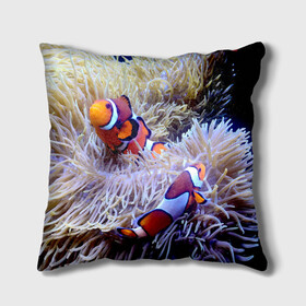 Подушка 3D с принтом Клоуны в актинии в Тюмени, наволочка – 100% полиэстер, наполнитель – холлофайбер (легкий наполнитель, не вызывает аллергию). | состоит из подушки и наволочки. Наволочка на молнии, легко снимается для стирки | Тематика изображения на принте: актиния | клоуны | коралловые | море | подводный мир | рыбки