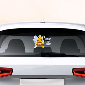 Наклейка на авто - для заднего стекла с принтом Пчела Blet it bee в Тюмени, ПВХ | Точные размеры наклейки зависят от выбранного изображения (ширина не больше 75 мм, высота не больше 45 мм) | blet it bee | let it be | пчела | так блэт