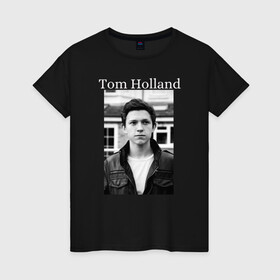 Женская футболка хлопок с принтом Tom Holland в Тюмени, 100% хлопок | прямой крой, круглый вырез горловины, длина до линии бедер, слегка спущенное плечо | tom holland | актер | известная личность | мужчина | том холланд | черно белое