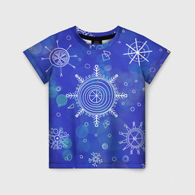 Детская футболка 3D с принтом Белые простые снежинки на синем фоне в Тюмени, 100% гипоаллергенный полиэфир | прямой крой, круглый вырез горловины, длина до линии бедер, чуть спущенное плечо, ткань немного тянется | белые снежинки | зимний | зимний паттерн | новогодний | паттерн со снежинками | светящееся снежинки | синий фон | снегопад | снегопад на синем фоне | снежинки | снежинки карандашом